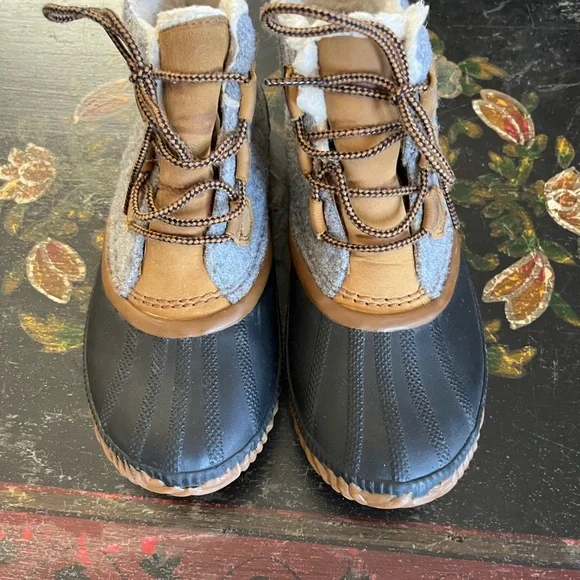 Sorel Grey, Tan & Black Insulated Waterproof Boots - Picture 2 of 4